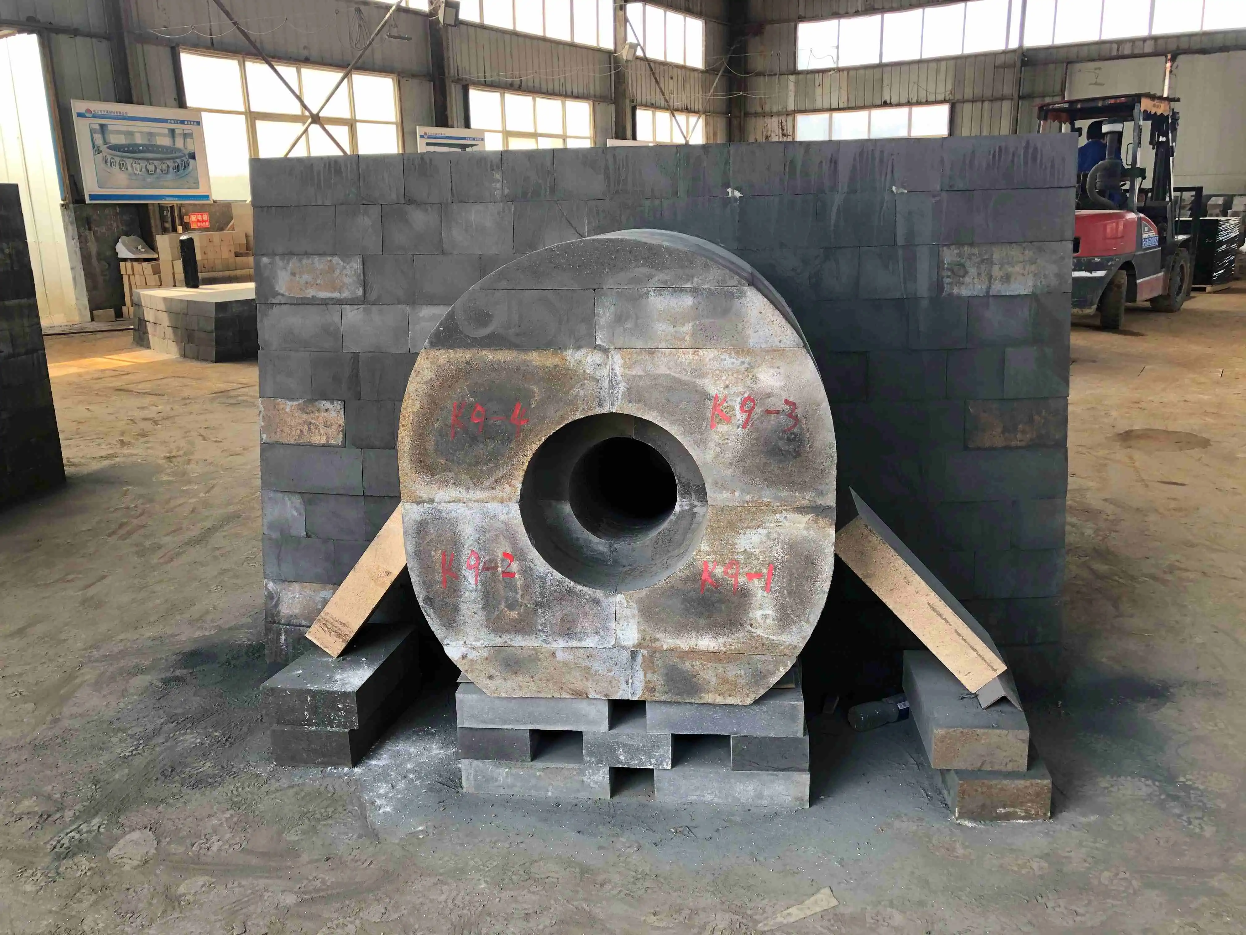 Tap-Hole Assemble Brick Uses in High-Temp Discharge